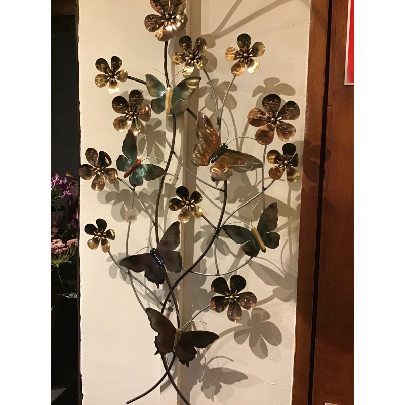 muurdecoratie bloemen met vlinders kleur metaal 110x58
