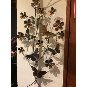muurdecoratie bloemen met vlinders kleur metaal 110x58