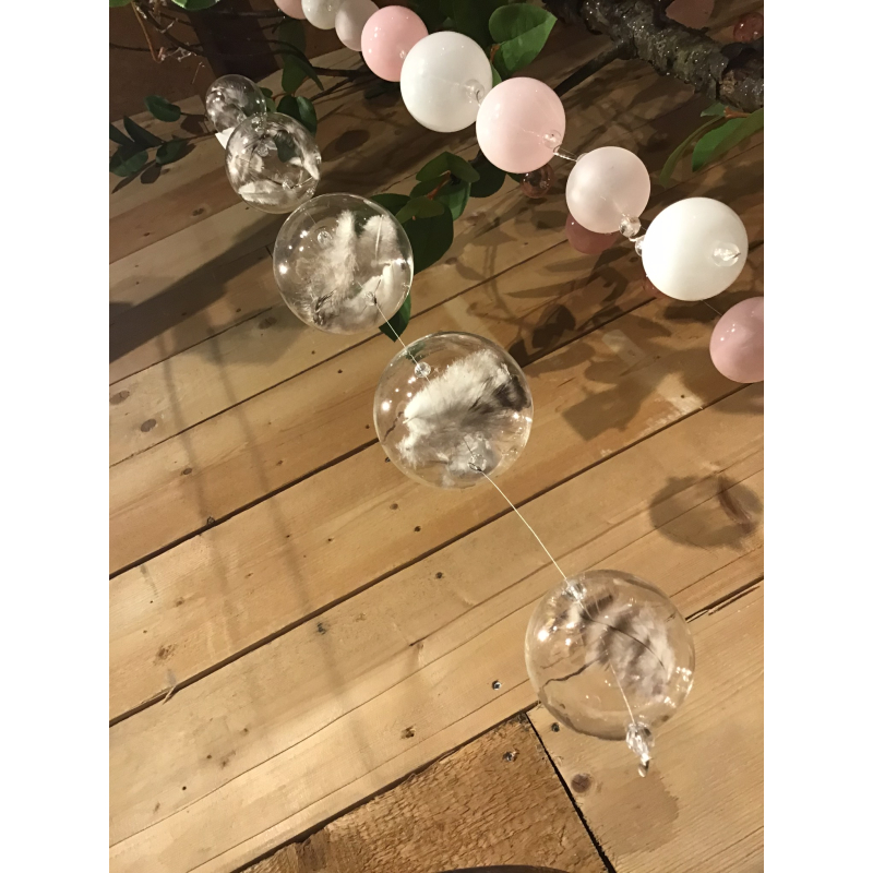 slinger kerstballen helder met veren 70cm