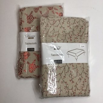 tafelkleed 140x180 creme/rood ass. per stuk